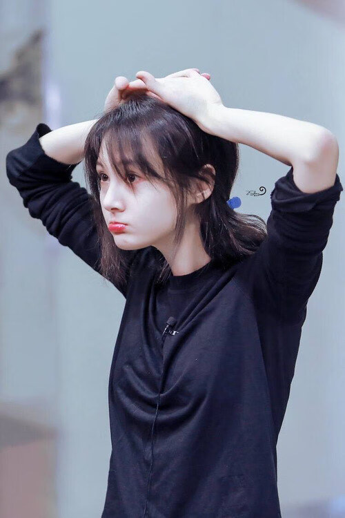意大利女子团体追逐赛获得银牌，意大利女子19年11...